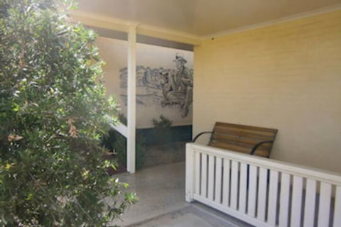 Kellys Motel Oakey - Accommodation Cairns 0