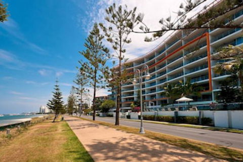 Silvershore Apartments On The Broadwater - Accommodation Cairns 0