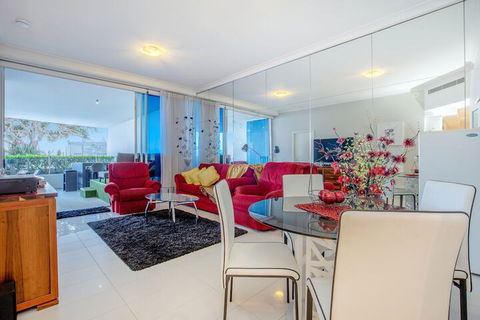 Silvershore Apartments On The Broadwater - Accommodation Cairns 5