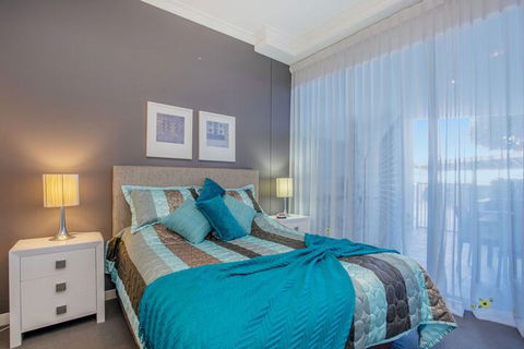Silvershore Apartments On The Broadwater - Accommodation Cairns 3