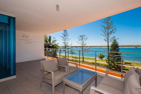 Silvershore Apartments On The Broadwater - Accommodation Cairns 4