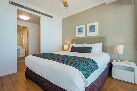 Silvershore Apartments On The Broadwater - Accommodation Cairns 2