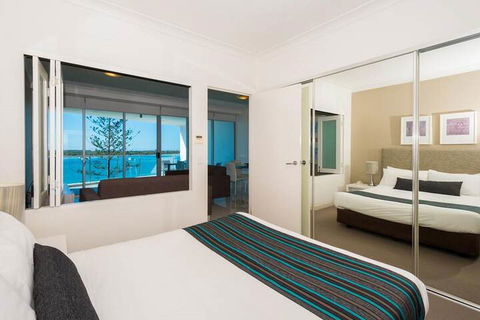 Silvershore Apartments On The Broadwater - Accommodation Cairns 6