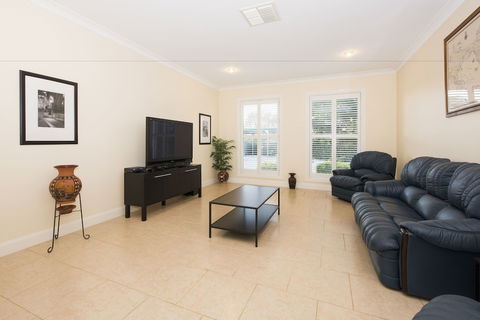 Colonial Court Villas - Accommodation Cairns 0