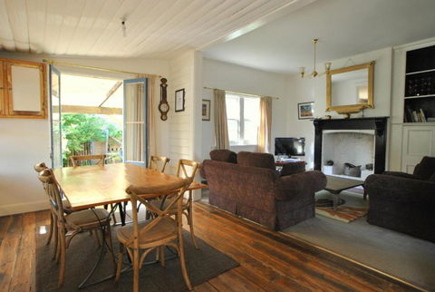 Cooma Cottage - Accommodation Cairns 3