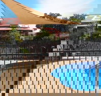 Golden Guitar Motor Inn - Accommodation Cairns