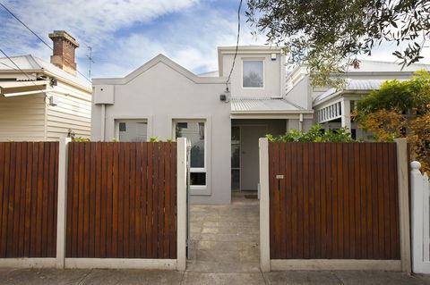 BOUTIQUE STAYS - Roxys Place - Accommodation Cairns 1