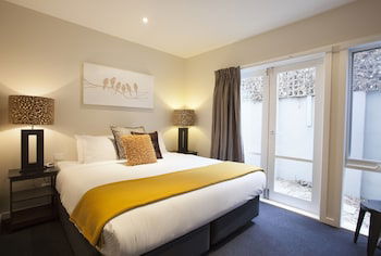 BOUTIQUE STAYS - Roxys Place - Accommodation Cairns 0
