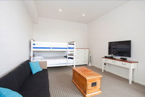 Four Kings Apartments - Accommodation Cairns 5