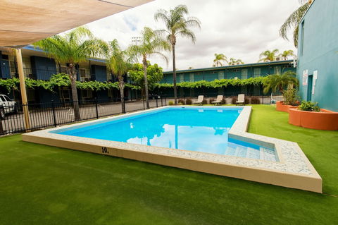 Berri Hotel - Accommodation Cairns 0