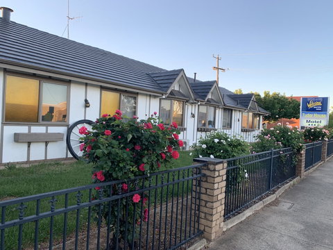 Tudor House Motel - Accommodation Cairns 3