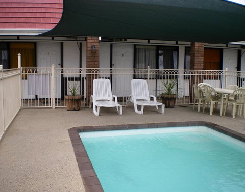 Tudor House Motel - Accommodation Cairns 4