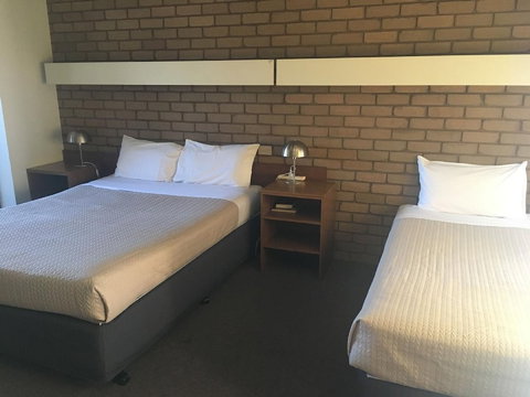 Tudor House Motel - Accommodation Cairns 5