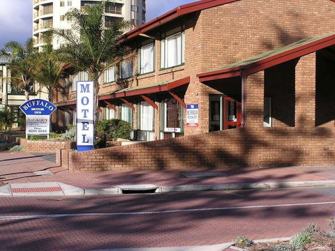 Buffalo Motor Inn - Accommodation Cairns 1