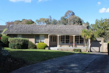 Australian Home Away At Doncaster Grange Park - Accommodation Cairns 6