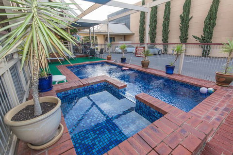 MAS Country Riverboat Lodge Motor Inn - Accommodation Cairns 3