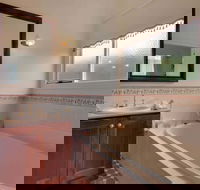 Walton House - Accommodation Cairns