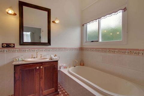 Walton House - Accommodation Cairns 0