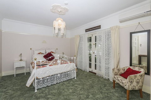 Rosebridge House Bed & Breakfast Adult Retreat - Accommodation Cairns 7