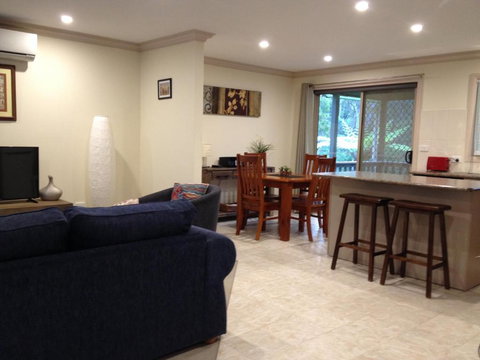 Emerald Creek Cottages - Accommodation Cairns 1