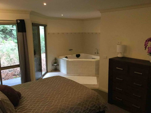 Emerald Creek Cottages - Accommodation Cairns 4