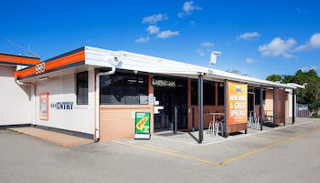 Upper Ross Hotel - Accommodation Cairns 2