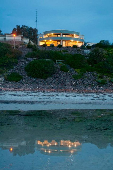 Cliff House Beachfront Villas - Accommodation Cairns 6