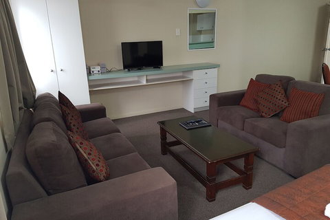 Earls Court Motor Inn - Accommodation Cairns 2