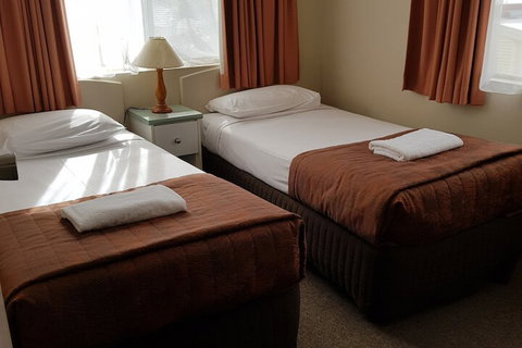 Earls Court Motor Inn - Accommodation Cairns 7