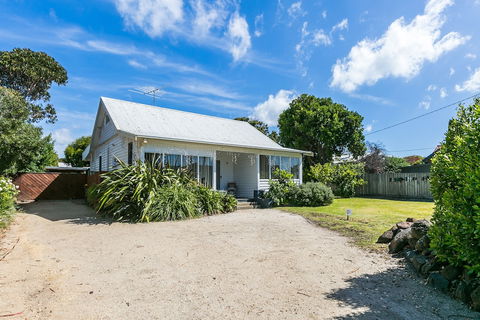 Beachfront Cottages Torquay - Accommodation Cairns 0
