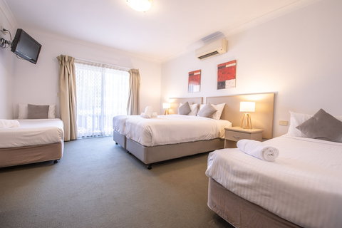 Warners At The Bay - Accommodation Cairns 4