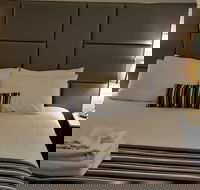 Hibiscus Lakeside Motel - Accommodation Cairns