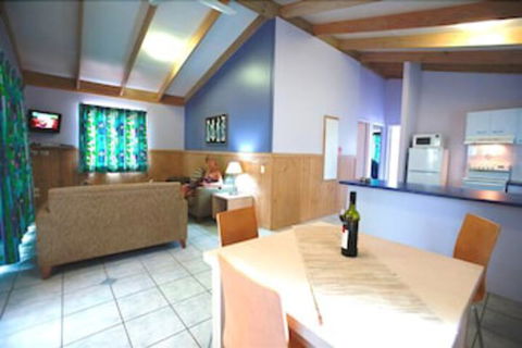 Budgewoi Holiday Park - Accommodation Cairns 0