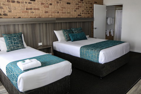 Central Motor Inn - Accommodation Cairns 1