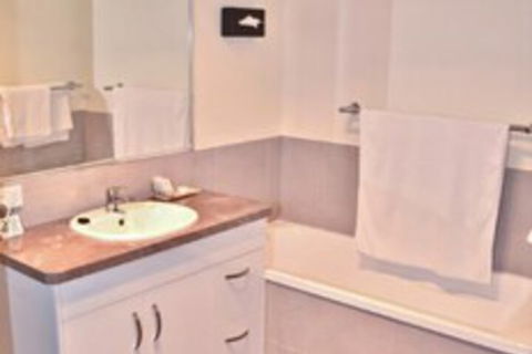 Swagsman Motel Miles - Accommodation Cairns 0