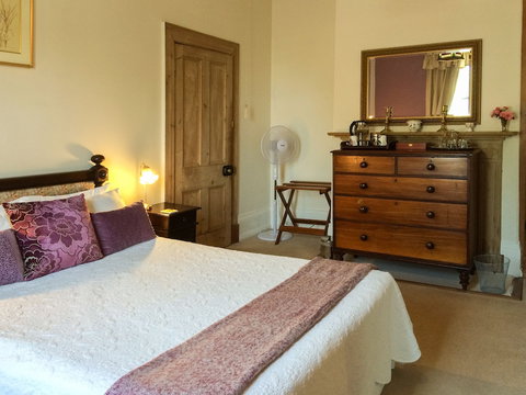 The Racecourse Inn - Accommodation Cairns 6