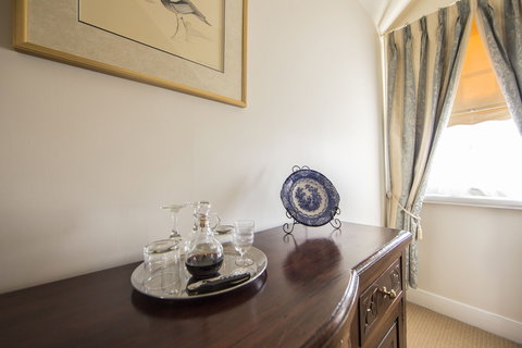 The Racecourse Inn - Accommodation Cairns 5