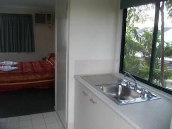 Wallaby Hotel - Accommodation Cairns 2