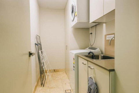 Villa Mercedes Luxury Villa - Accommodation Cairns 7