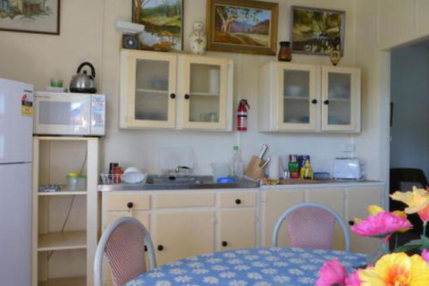 Kitches Cabin - Accommodation Cairns 2