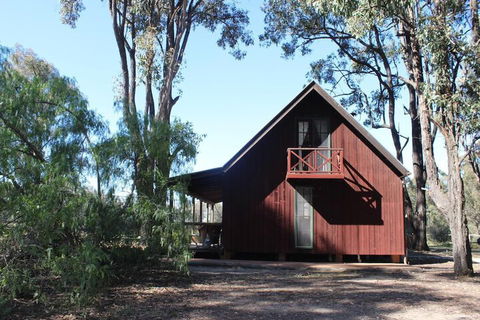 Krinklewood Cottage & Train Carriages - Accommodation Cairns 5