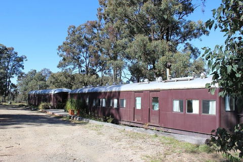 Krinklewood Cottage & Train Carriages - Accommodation Cairns 3