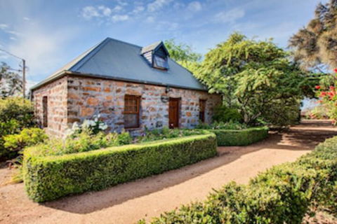 Wagners Cottages - Accommodation Cairns 0