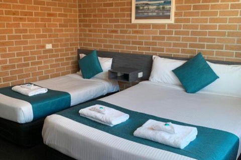 The Oaks Hotel Motel - Accommodation Cairns 2