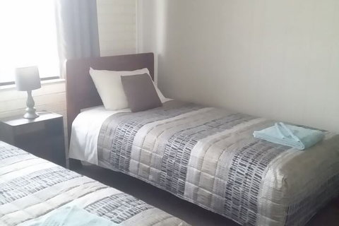 White Manor Motel - Accommodation Cairns 3