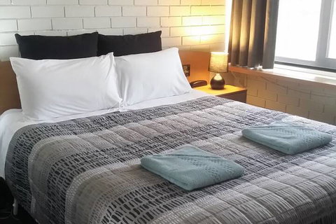 White Manor Motel - Accommodation Cairns 2