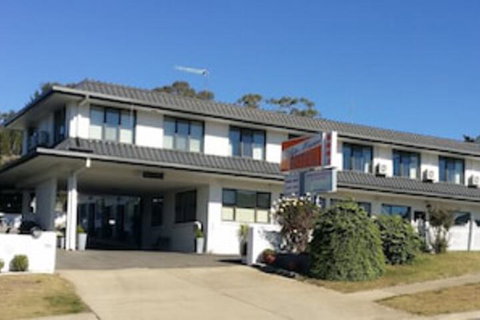 White Manor Motel - Accommodation Cairns 0