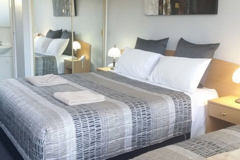 White Manor Motel - Accommodation Cairns 1