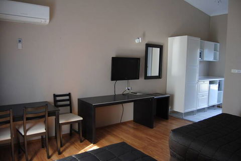 Airlie House Motor Inn - Accommodation Cairns 5
