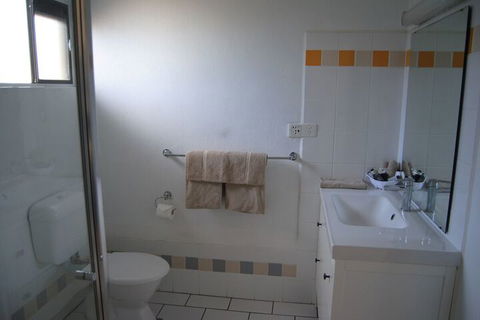 Airlie House Motor Inn - Accommodation Cairns 6